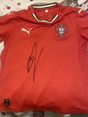 Portugal shirt signed by Ronaldo with video proof