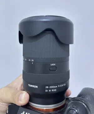 عدسه تآمرون للسوني 28-200 f2.8 شبه جديده