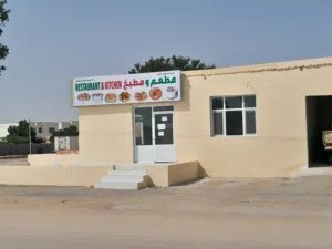 يوجد  لدي محل مطعم ومطبخ جاهز للاشتغال  ويوجد  ماذونية  لشغل  والمحل  جاهز للبيع او اجار   200