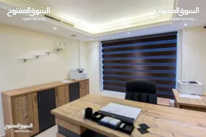 مكتب فاخر (40) م ( غرفة مدير عام مستقله بالكامل ) حمام و مطبخ