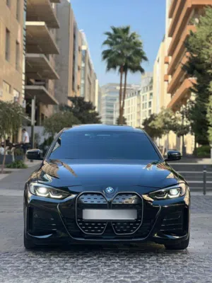 BMW i4 eDrive40 موديل 2022 – فئة M Sport، وارد أوروبا، استعمال شخصي بحالة الوكالة، المالك الأول.