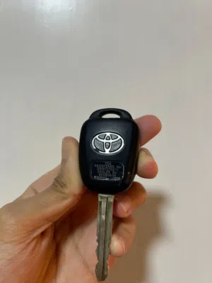 مفتاح ريموت أصلي تويوتا جاهز للبرمجة + جراب سيليكون (DENSO)