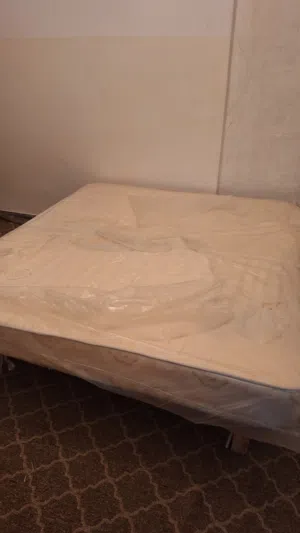 سرير للبيع
