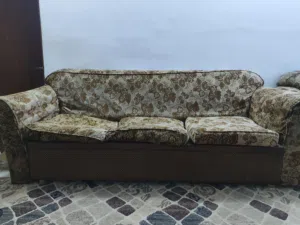 طقم كنب صالون كلاسيك – يحتاج شد وتصليح بسيط (قابل للتفاوض)