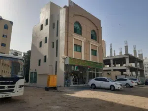 2 Floors . 1600 ft² . Agent3