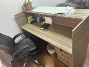 اثاث عيادة بحالة ممتازة جداً