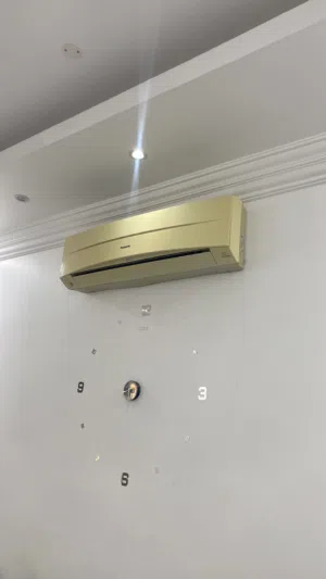 للبيع مكيفين بحالة ممتازة