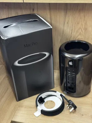 Mac Pro 2012. intel Xeon e5. 32 RAM. 256 M.2. GPU AMD Radeon 3 Gigabytes RAM