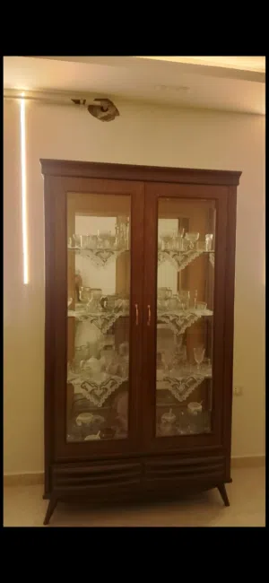 نيش للبيع بني