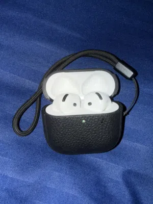 سماعات AirPods 4