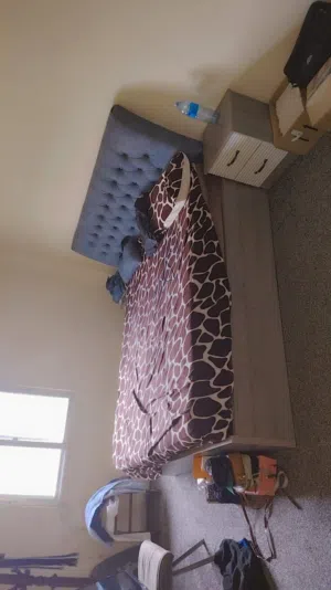 غرفه نوم قشرة لمنيت خشب سويد شبه جديد