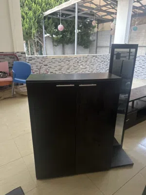 خزانة احذية بحالة ممتازة