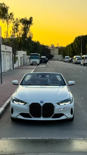 السياره BMW نظيفة جدا جدا و السعر قابل للتفاوض