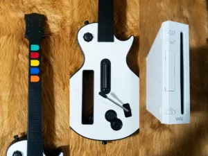 للبيع Wii (مع جيتار)
