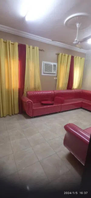 طقم كنب شبه جديد لون احمر