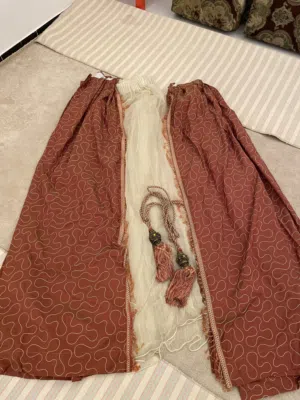 ستائر نافذة وباب