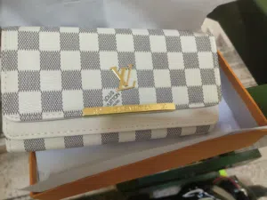 شنط ماركات اصليه عاليه الجوده