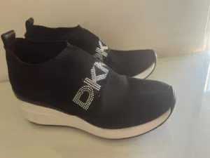 شوز DKNY اوريجينال مستعمل بحالة ممتازة  نمرة 41 متوفر خدمة توصيل