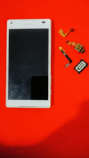شاشة سوني z5 mini (الحجم الصغير)