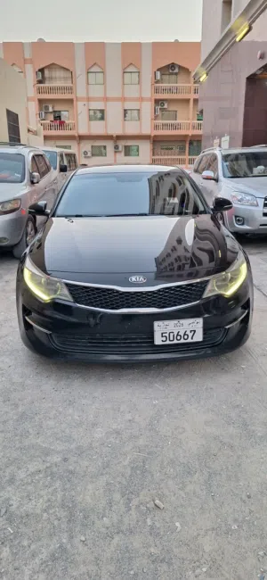 كيا اوبتيما 2018 لون اسود ملكي داخل بيج فل اوبشن  دخول بصمه تشغيل بصمه نقطه عمياء  تحكم ستيرنج كامل