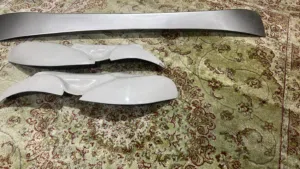 رموش و جناح الزجاج خلفي لكزس جي اس