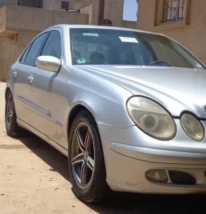 Mercedes -Benz E200