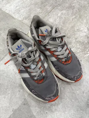Adidas Originals Retropy F2 Women’s Sneakers – Grey & Orange Floral – UK 6