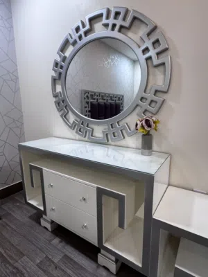 للبيع غرفة نوم كاملة مع كنب