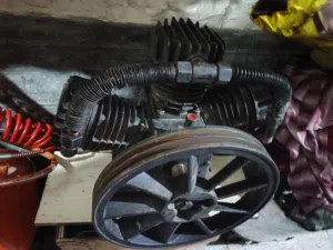 راس كمبريصة هواء 300/500/لتر 3روس شغال .للبيع الزرقاء الجديده البتراوي بقرب من فندق الجوابره.