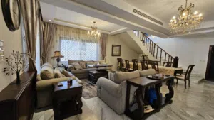 فيلا للبيع  بتشطيب قصور لا تحتاج. اي صيانه وسعر مغري في أجمل مناطق ضاحية الرشيد / ref 1102