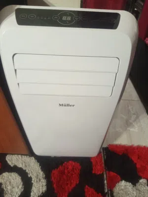 مكيف هواء متنقل من شركة Müller. الوظائف: تبريد وتسخين للغرف مع شاشة رقمية وجهاز تحكم عن بعد. سعة