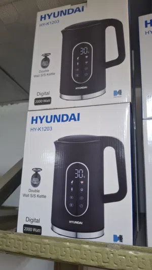 غلايه مياه نوع هونداي لون اسود شاشه رقميه   2000 واط السعر شامل التوصيل داخل عمان