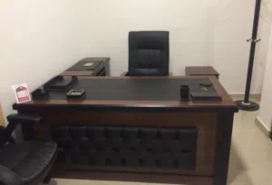 مكتب مدير جلد فاخر
