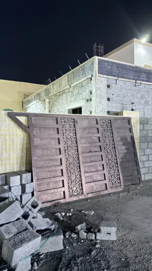 باب خارجي بحالة ممتازه وخفيف