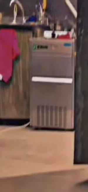 أجهزة ومعظات باريستا ايطالية شبه جديد.