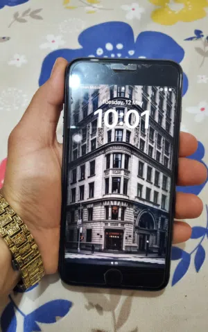 للبيع ايفون 8 بلس (iPhone 8 Plus) بحالة نادرة جداً، الجهاز وكالة وبعيد عن أي صيانة.