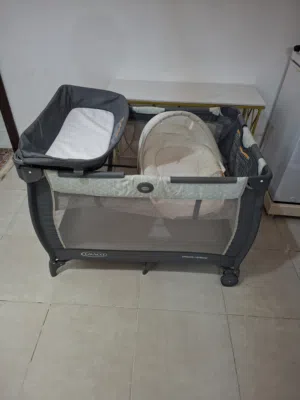 سرير اطفال شبه جديد