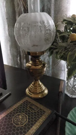 لاله نحاس مع الزجاحه