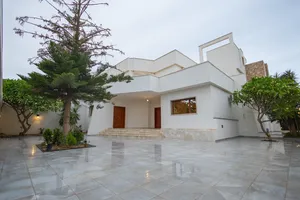 More than 6 bedrooms . 5+ Bathrooms . 740 m22