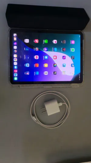 للبيع iPad Air 11 M3 128GB بحالة الوكالة – على الكفالة