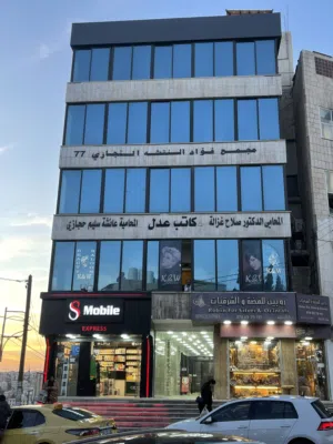 مكتب للايجار  مساحة 100م  و إطلالات رائعه  منطقه حيويه  جبل عمان الدوار الثاني