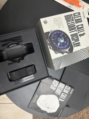 ساعه TECNO SMART  بحاله الوكاله للبيع معها جميع اغراضها+ كستكين هديه