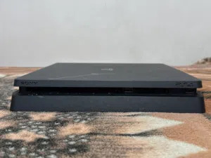 سوني 4 مستخدم نضيف جداً معا 4 شرايط ألعاب متنوعه