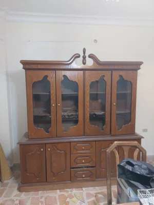 طاولة صفرة و بوفيه
