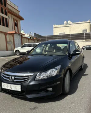 هوندا اكورد 2010 limited ( عليها رقم مكرر 7575 )