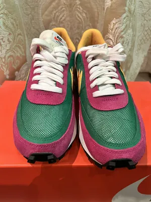 Nike waffle sacai (Worn once in a mall)  Size 10 us