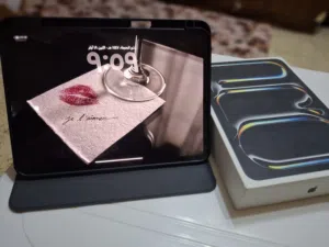 يعطيكم العافيه للبيع أيباد برو معالج (M4)  بطارية 94% الفحص موجود بالصوره  256gb 11انش  الجهاز نضيف