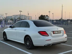 MERCEDES BENZ E 300 2018