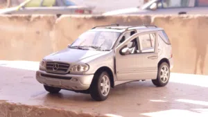 Mercedes Benz ML-classic 1/18 Maisto بحالة جيدة جدا يوجد توصيل