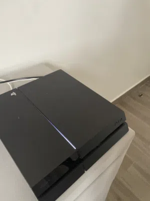سوني فور ممتاز  مع شاشه 60هرتز اسبيكر وتحكم صوت واضاء